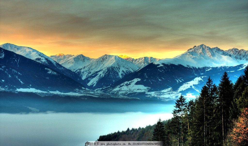 雪山 森林 黄昏 房子 雾气 冰山 自然风景 自然景观 摄影 72dpi jpg