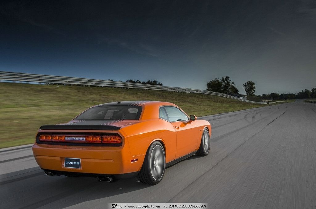 挑战者 道奇挑战者 道奇 2013 Dodge Challenger HEMI Shaker 道奇汽车 道奇跑车 道奇高端跑车 道奇轿跑车 高端跑车 豪华跑车 高清 高清图 汽车 交通工具 现代科技 摄影 72DPI JPG