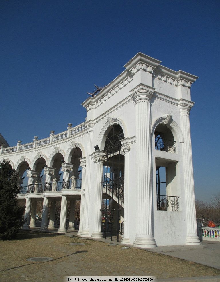 欧式建筑 白墙建筑 白柱子 现代建筑 天空 建筑摄影 建筑园林