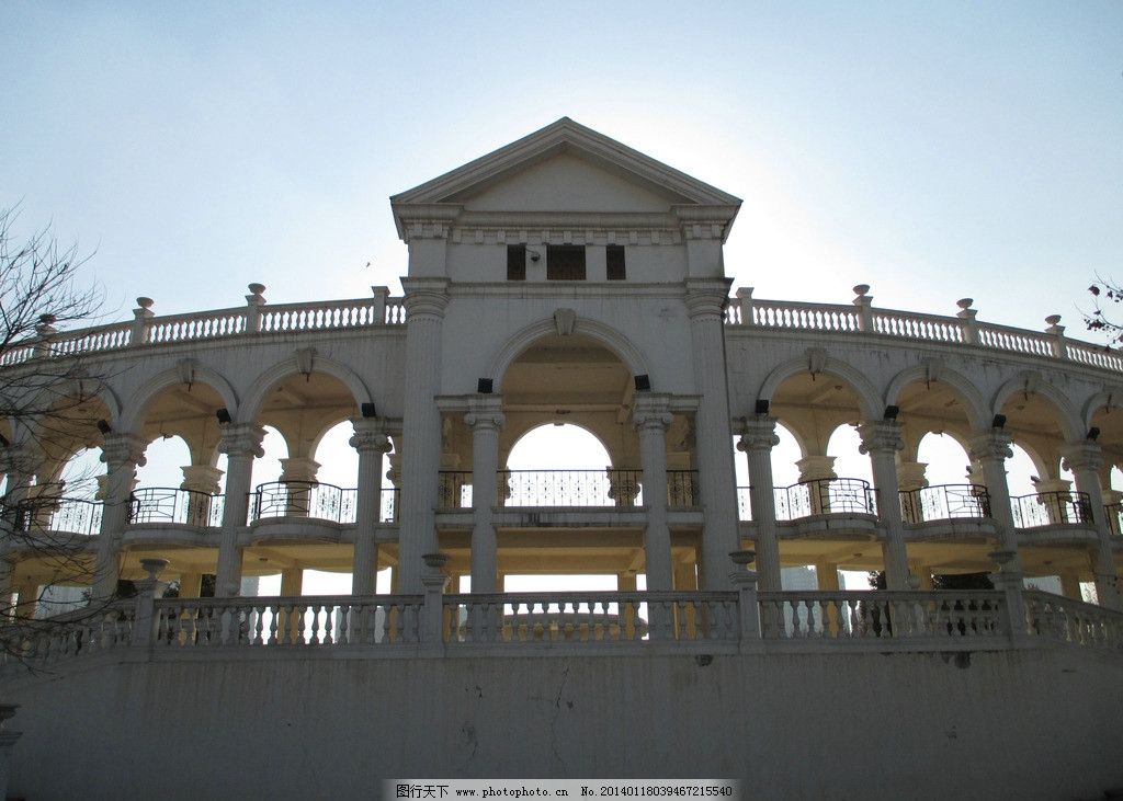 欧式建筑 白墙建筑 白柱子 现代建筑 欧式风情 建筑摄影 建筑园林