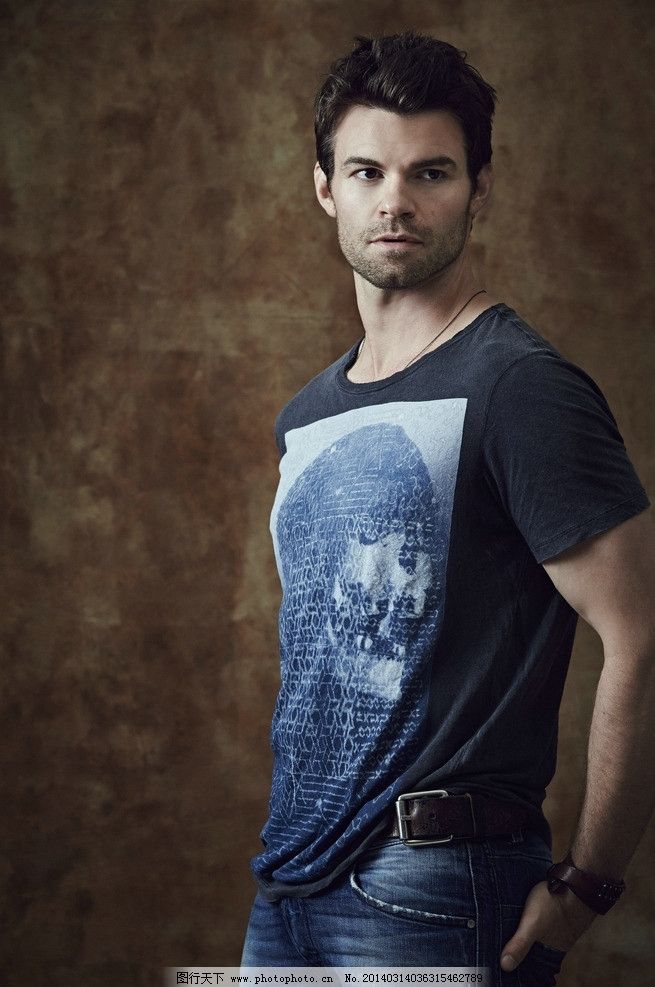 美剧 吸血鬼日记图片